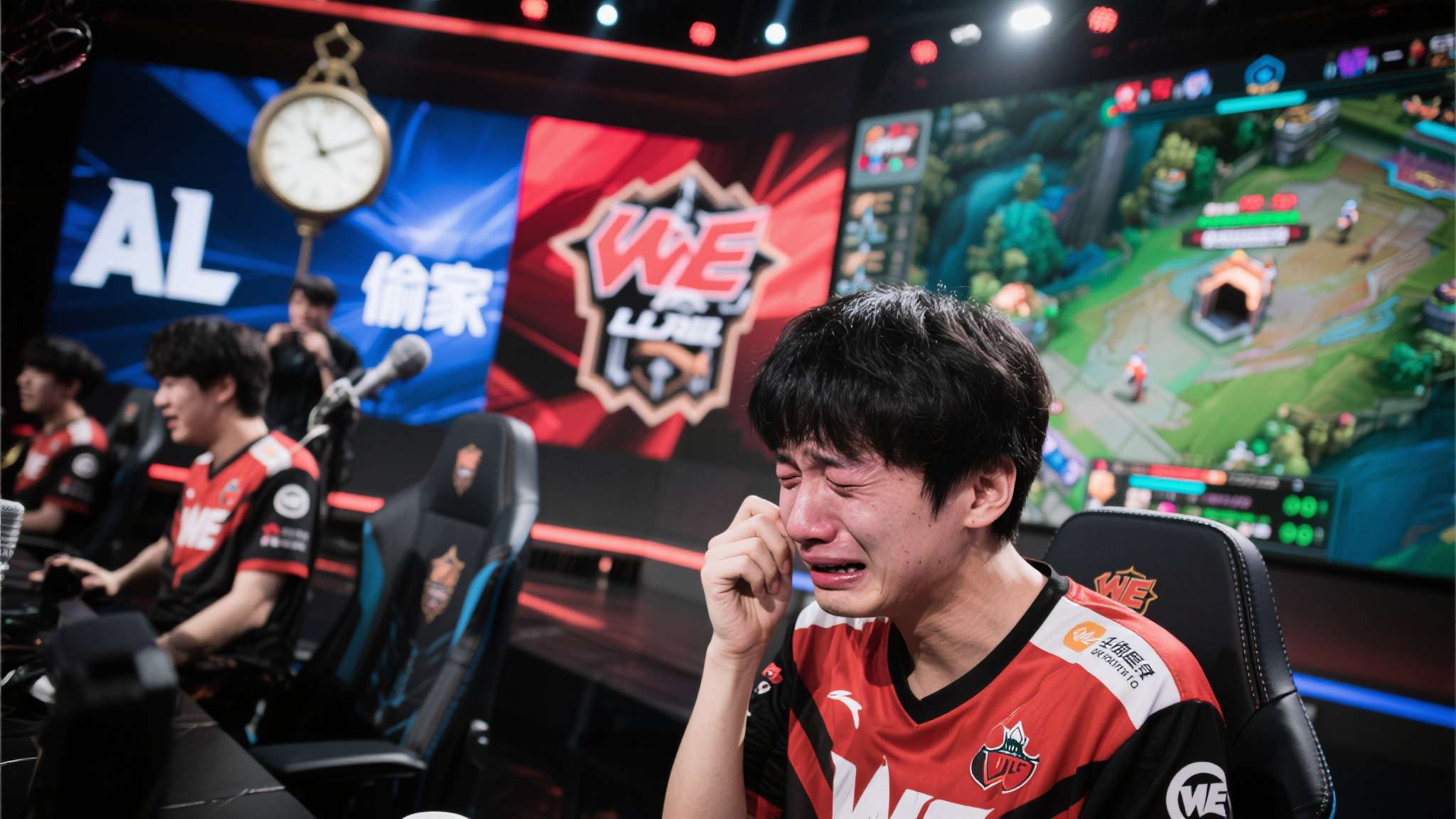 当比赛的钟声敲响最后一刻，没有人预料到这场对决会以如此戏剧性的方式落幕。LPL第